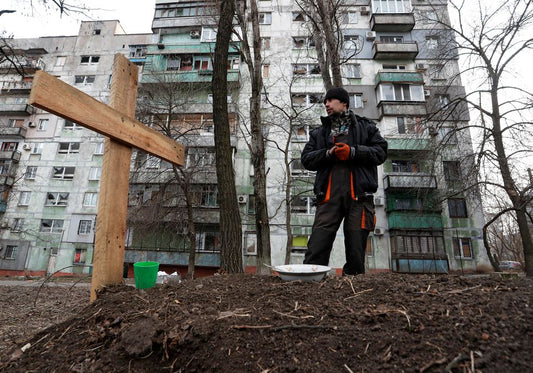 Convoy of buses on way to besieged Mariupol, Ukraine says